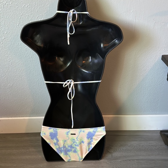 Normal coverage bottom with string top swimsuit set. - Picture 3 of 12